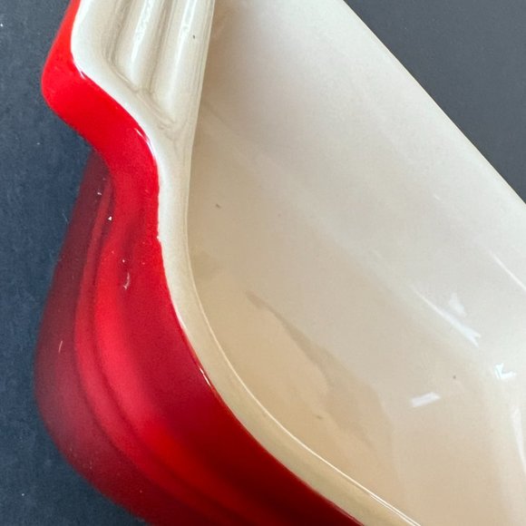 LE CREUSET Small Rectangular Baking Dish in Popular Cerise Color - Picture 6 of 7